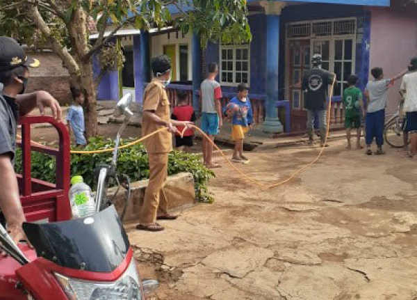 Pemerintah Pekon Sriwungu Lakukan Sterilisasi Lingkungan
