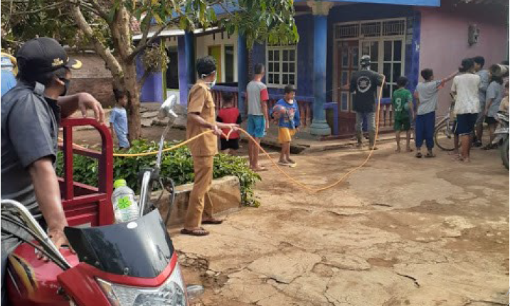 Pemerintah Pekon Sriwungu Lakukan Sterilisasi Lingkungan Pemerintah Pekon Sriwungu Lakukan Sterilisasi Lingkungan